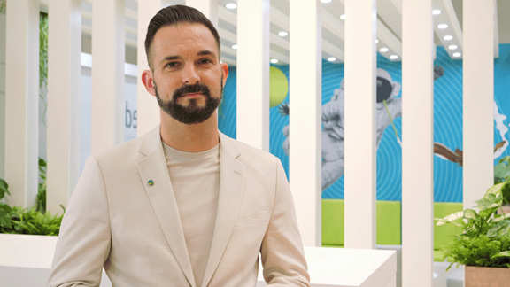 thumbnail_fokusthema_dip-Interview_DMEA2025_MichaelSchober.png  